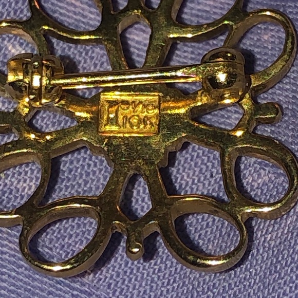 Avon Presidents Club Pin - Picture 2 of 3